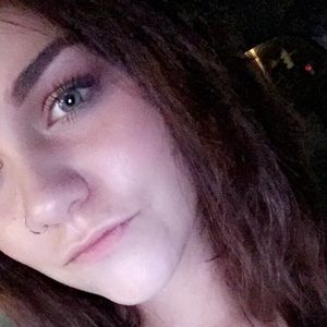 Meet your Posher, Alicia